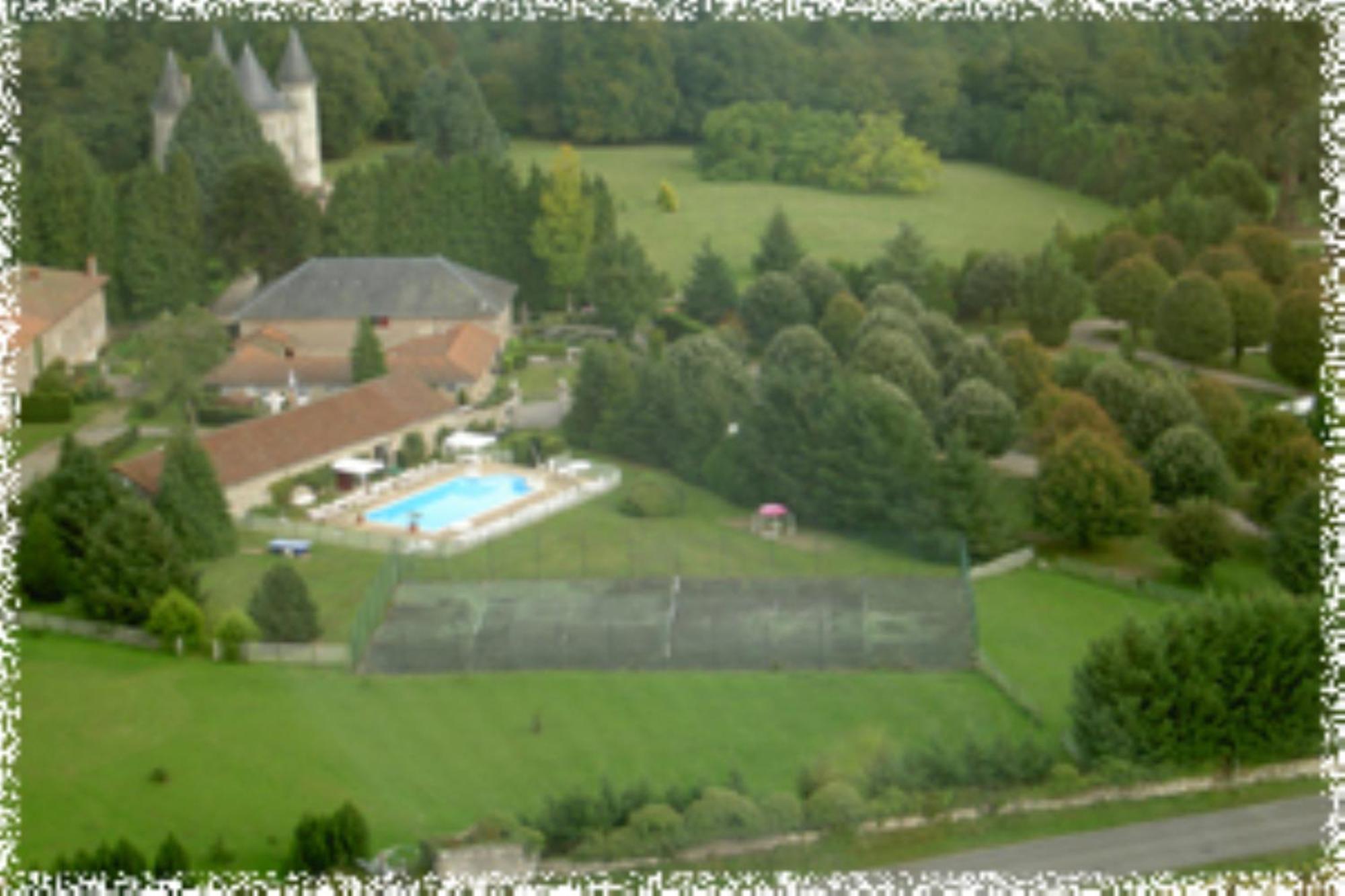 Hotellerie De Plein Air Camping Leychoisier Bonnac-la-Cote Bagian luar foto