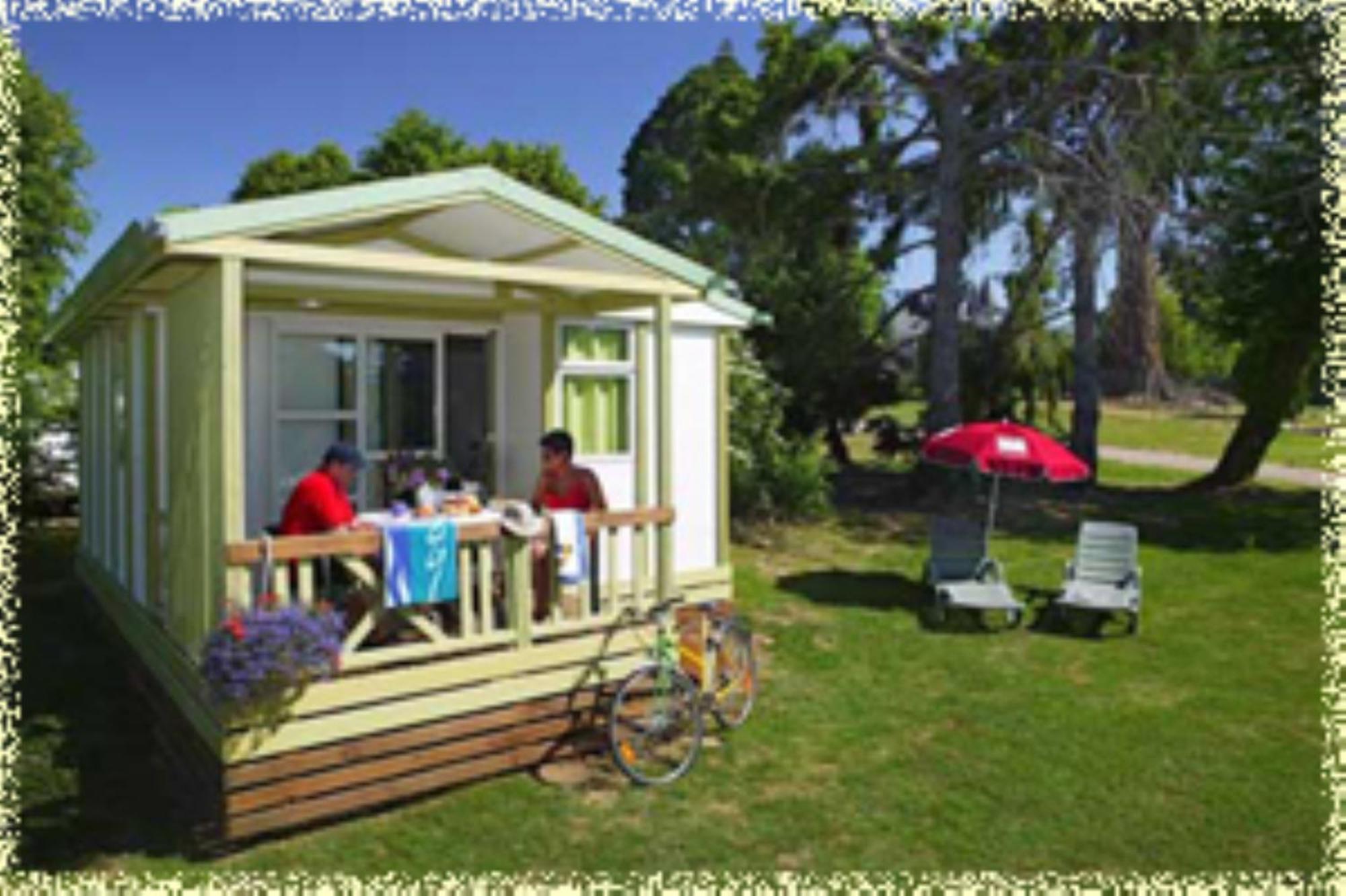 Hotellerie De Plein Air Camping Leychoisier Bonnac-la-Cote Bagian luar foto