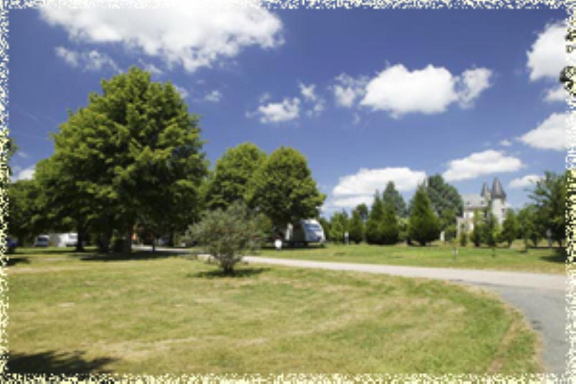 Hotellerie De Plein Air Camping Leychoisier Bonnac-la-Cote Bagian luar foto
