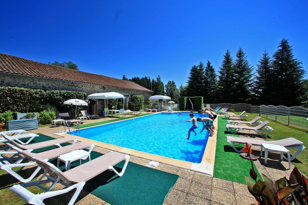 Hotellerie De Plein Air Camping Leychoisier Bonnac-la-Cote Bagian luar foto