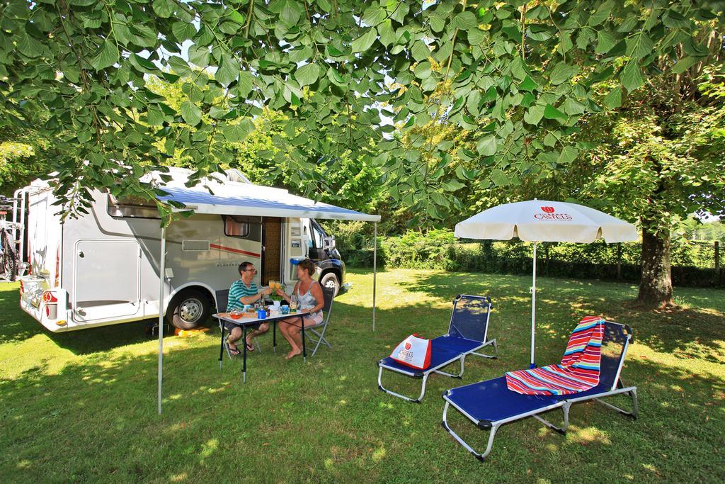 Hotellerie De Plein Air Camping Leychoisier Bonnac-la-Cote Bagian luar foto